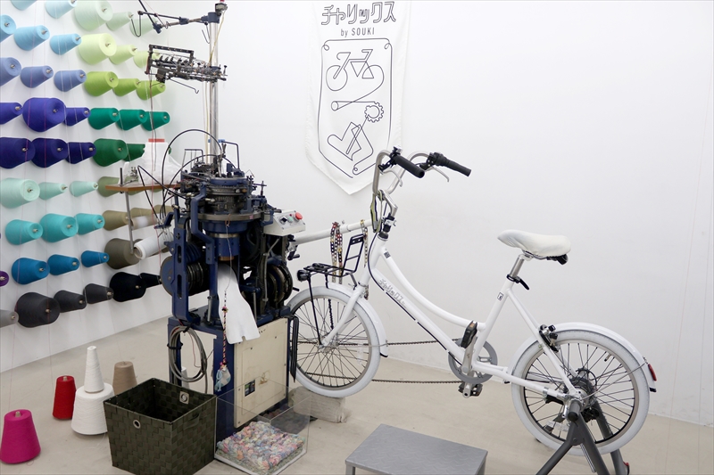 ペダルを漕いで靴下を編む「チャリックス」